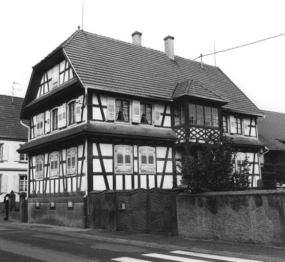 Ferme : Grand Rue () 17. Vue d'ensemble, de trois quarts.