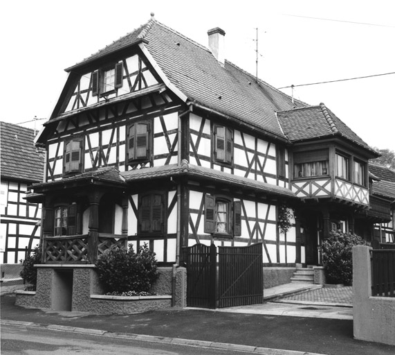 Ferme : Grand Rue () 21. Vue d'ensemble, de trois quarts.