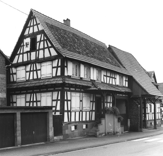 Ferme : Herbe (rue de l') 1. Vue de trois quarts.