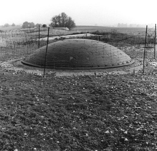 L'Ouvrage de Schoenenbourg : tourelle du bloc 4 en éclipse.