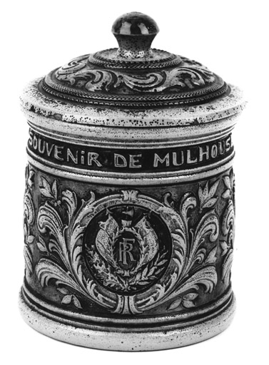 Pot à tabac avec son dessin préparatoire ; réalisés par Hubert Krumeich Remmy, céramiste à Betschdorf, vers 1921.