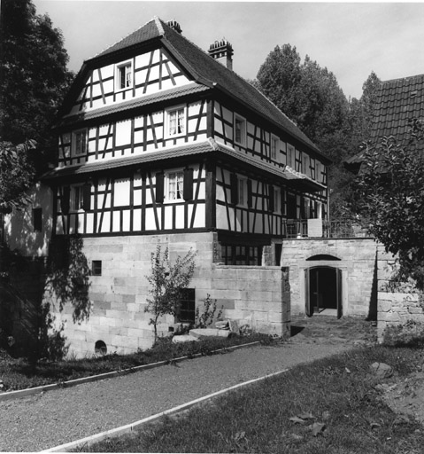 Le logis, vue de trois quarts arrière.