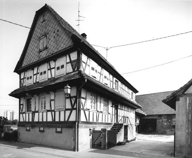 Vue d'ensemble depuis la rue.