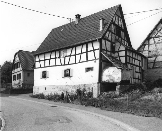 Ferme à Reimerswiller, 18 rue de la Garde : le logis XVIIIè s. Vue depuis la rue.