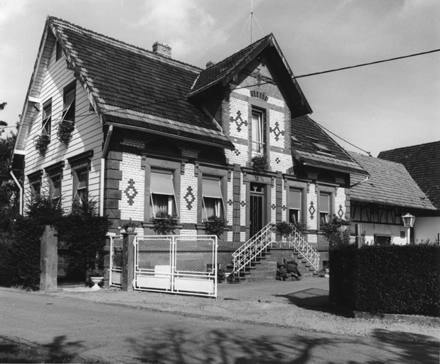 Ferme : rue de Surweg à Reimerswiller, Betschdorf. Logis et annexes, vue de trois quarts.