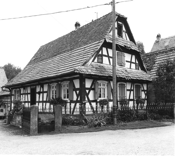 Le logis : vue de trois quarts.