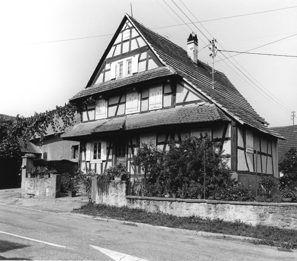 Le logis : vue de trois quarts droit.