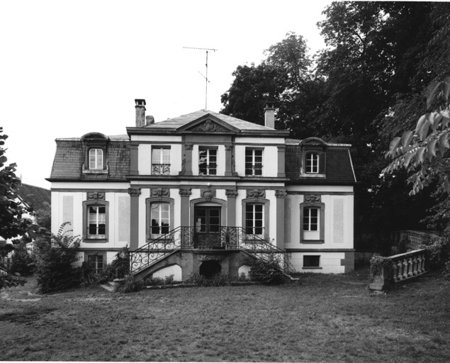 Vue d'ensemble façade sur parc.