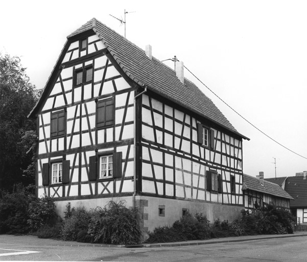 Ferme, Feldbach (rue de) 2. Vue d'ensemble depuis la route de Woerth.