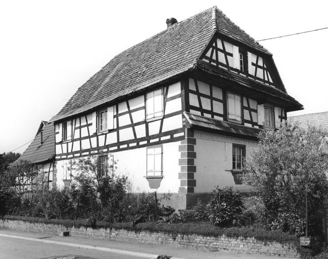 Ferme, Mineurs (rue des) 13, à Kutzenhausen-le-Haut. Le logis vu depuis la rue.