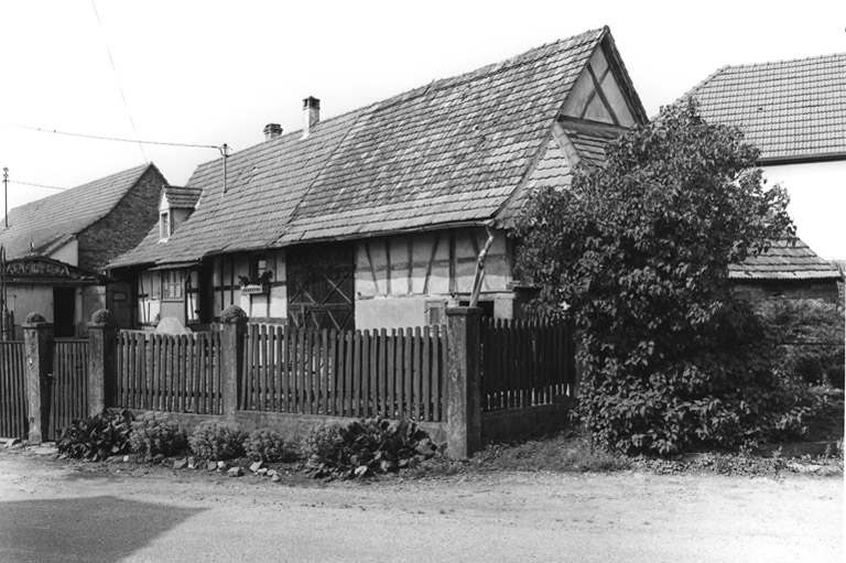 Ferme, Docteur-Deutsch (rue du) 7, à Oberkutzenhausen. Vue d'ensemble.