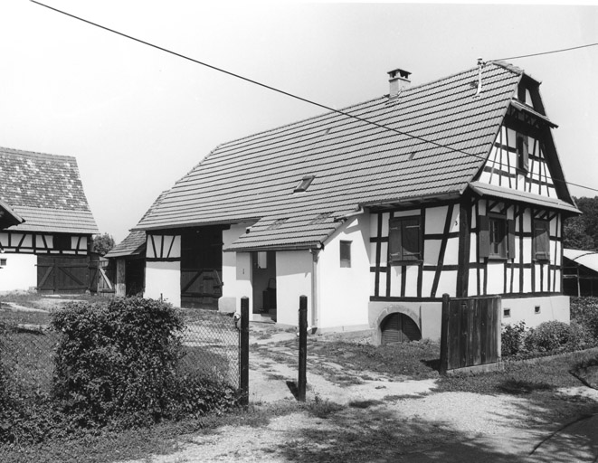 Ferme, Forêt (rue de la) 3, à Kutzenhausen-le-Haut. Vue d'ensemble.