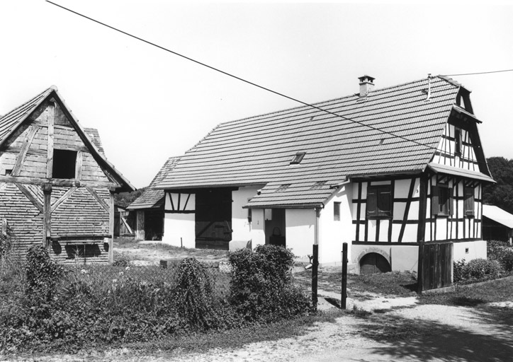 Ferme, Forêt (rue de la) 3, à Kutzenhausen-le-Haut. Vue d'ensemble.