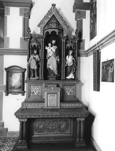 Autel secondaire de droite avec les statues de saint Wendelin, de saint Joseph à l'Enfant et une sainte.