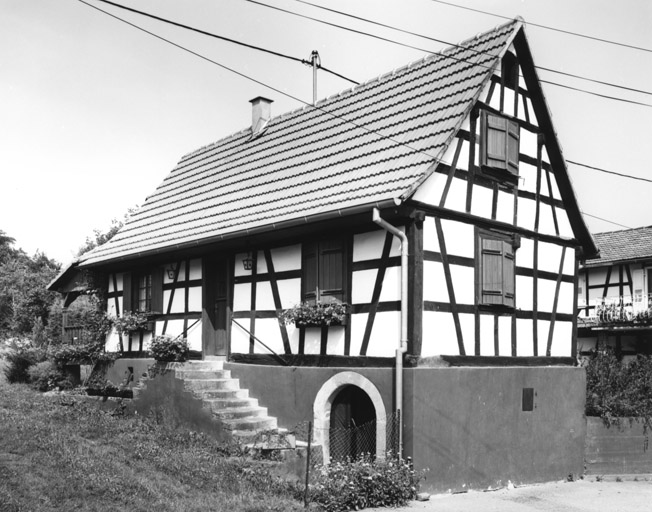 Ferme, Principale (rue) 65. Petite maison sur la route du moulin.