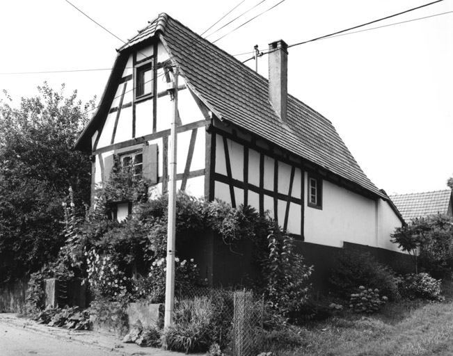 Ferme, Principale (rue) 63. Petite maison sur la route du moulin.