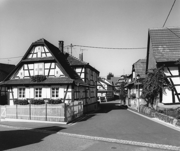 La rue de l'Ange à Hunspach. Vue des fermes du XVIIIè s.