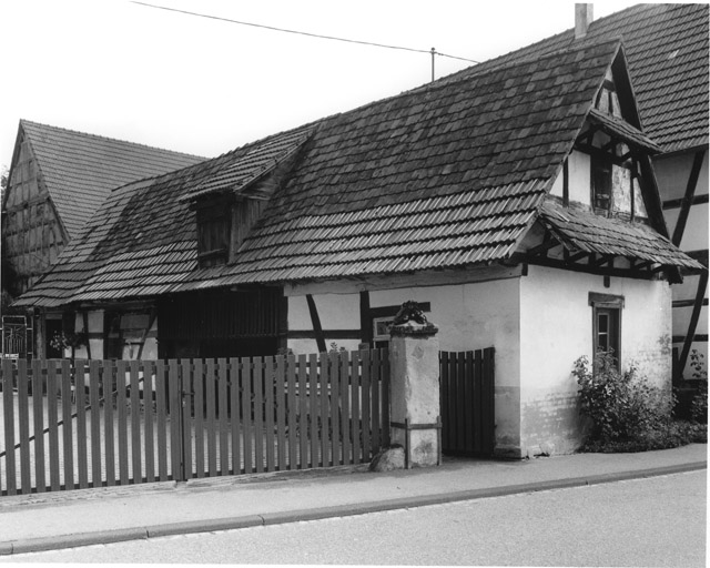 Vue de trois quarts du bâtiment annexe.