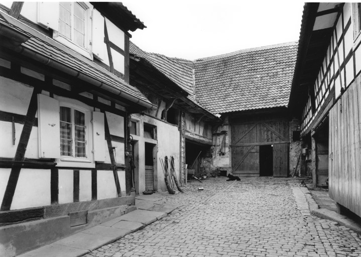 Vue des bâtiments annexes.