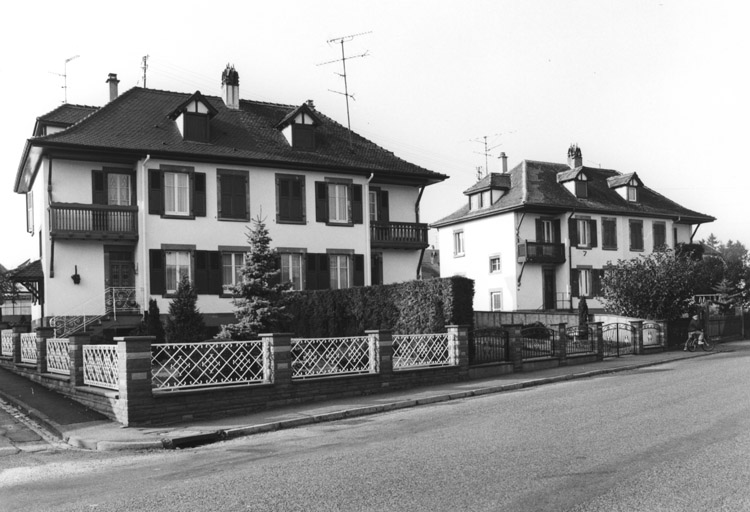 Maisons d'ingénieurs puis d'ouvriers construites en 1923.