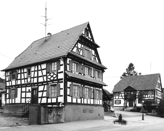 Ferme: Barons-de-Fleckenstein (rue des) 37. Vue de trois quarts gauche.