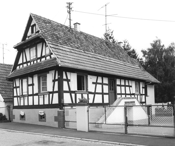 Ferme : Lobsann (rue de) 26. Le logis, de trois quarts droit.