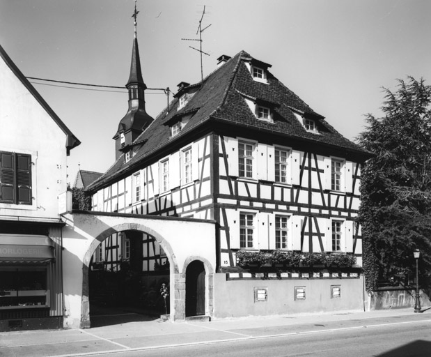 Vue d'ensemble depuis la rue.