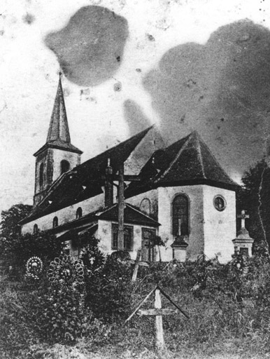 L'ancienne église avant sa destruction en 1945.