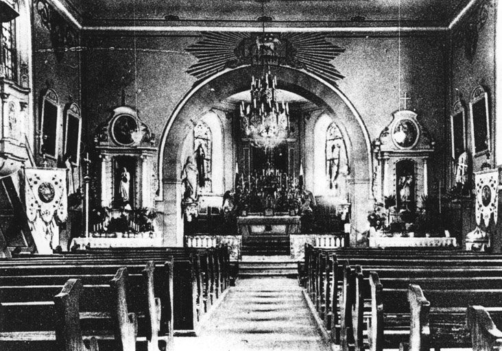 L'intérieur de l'ancienne église avant sa destruction en 1945.