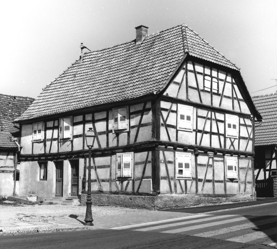 Ferme, Docteur-Deutsch (rue du) 10. Vue d'ensemble de trois quarts.