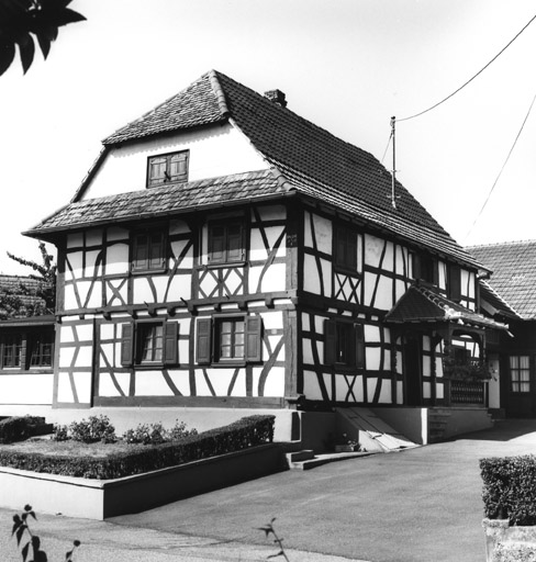 Ferme, Marseillaise (rue de la) 26. Vue du logis de trois quarts.