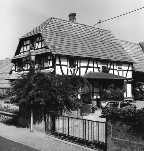 Ferme, Général-Leclerc (rue du) 55. Vue du logis de trois quarts.