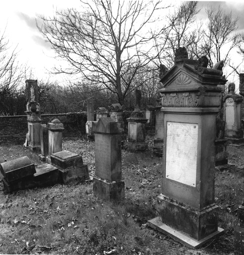 Cimetière juif (non étudié), R.D.28. Vue d'ensemble.