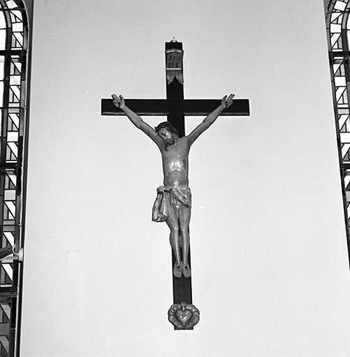 Croix : Christ en croix