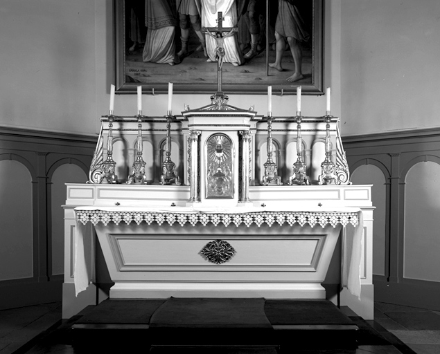 Autel, gradin d'autel, tabernacle, 6 chandeliers d'autel, croix d'autel (maître-autel)