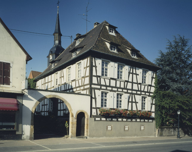 Vue d'ensemble depuis la rue.