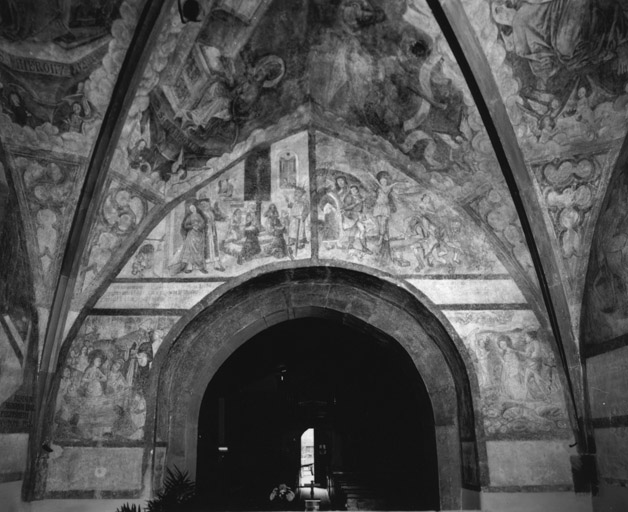 Vue d'ensemble du mur ouest du choeur.