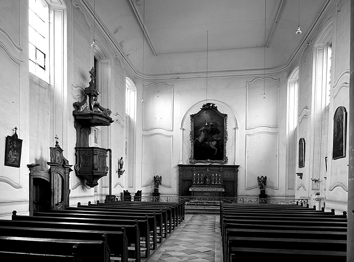 Vue intérieure d'ouest en est de la chapelle.