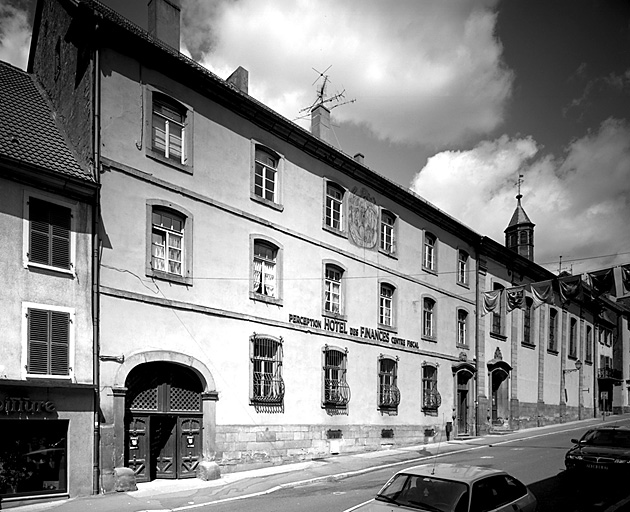 Vue d'ensemble sur rue depuis le sud.