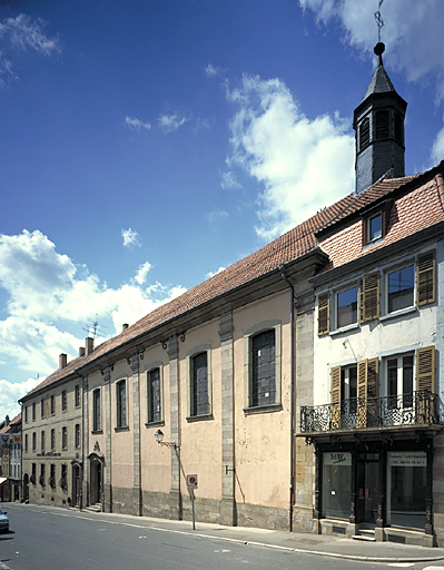 Vue d'ensemble sur rue depuis le nord.