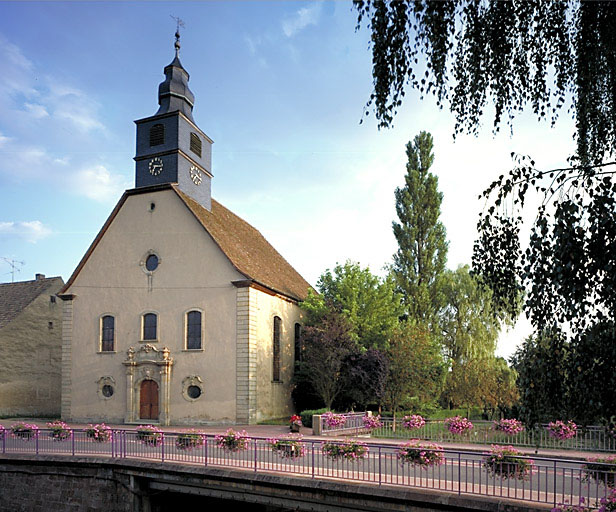 Vue d'ensemble de trois-quarts droit.