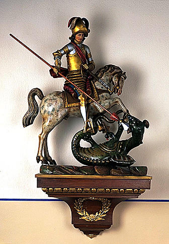 Groupe sculpté : saint Georges terrassant le dragon