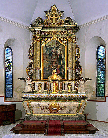 Autel, gradin d'autel, tabernacle, retable, 4 statues (maître-autel)