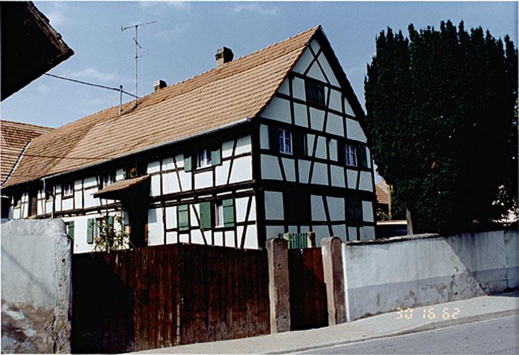 Maison du 18e siècle, 5 rue Bourgend.