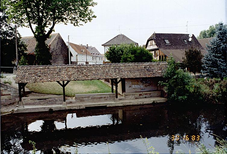 Lavoir E, 18e siècle, 19e siècle, rue Haute.