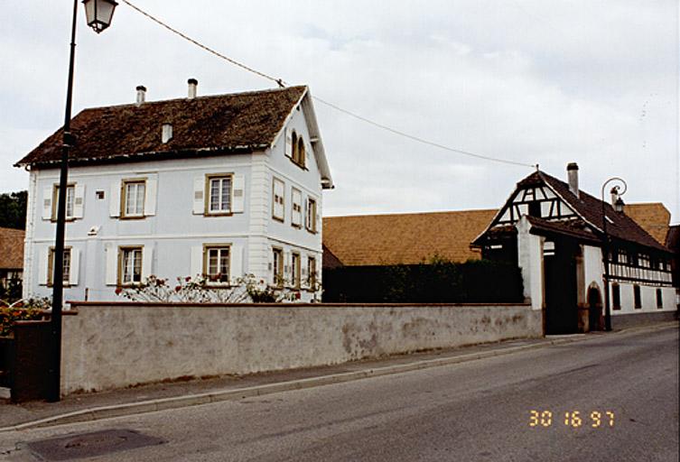 Ferme du 19e siècle, 3 route de Holtzheim, vue d'ensemble.