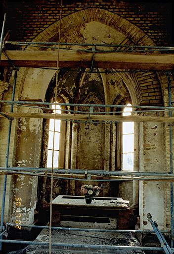 La chapelle : vue de l'intérieur en restauration.