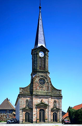 Vue d'ensemble de l'élévation antérieure