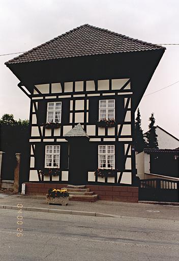 Vue de la façade postérieure.