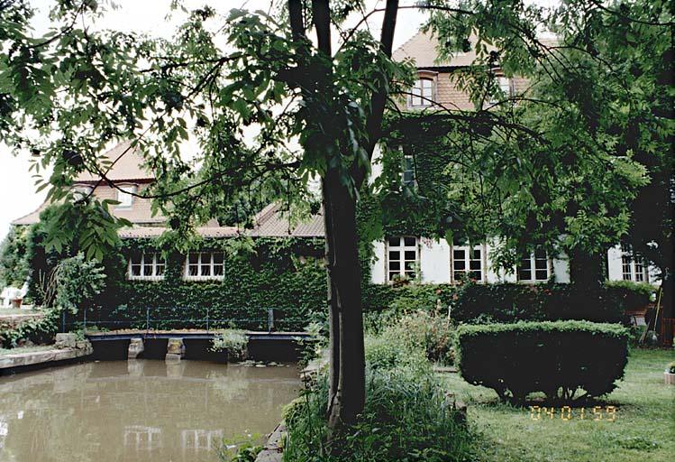 Le bâtiment d'eau, la façade postérieure.